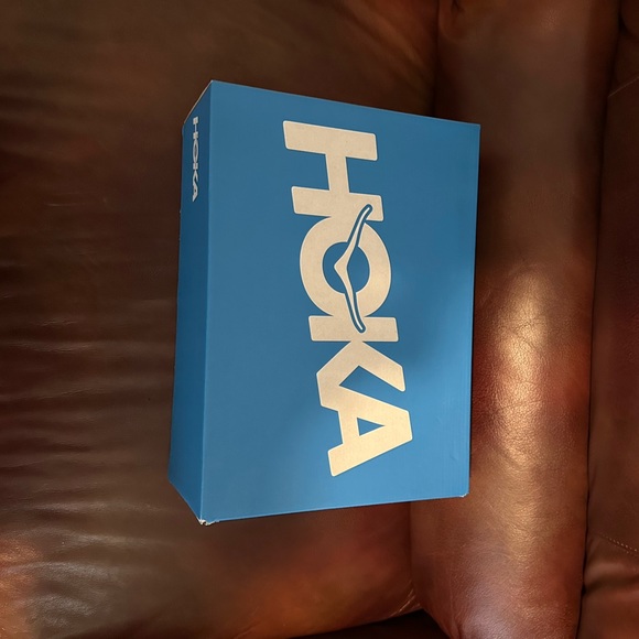 💕HOKA BRAND HIKING SHOES. Never worn. size W 11B💕 - Picture 6 of 6